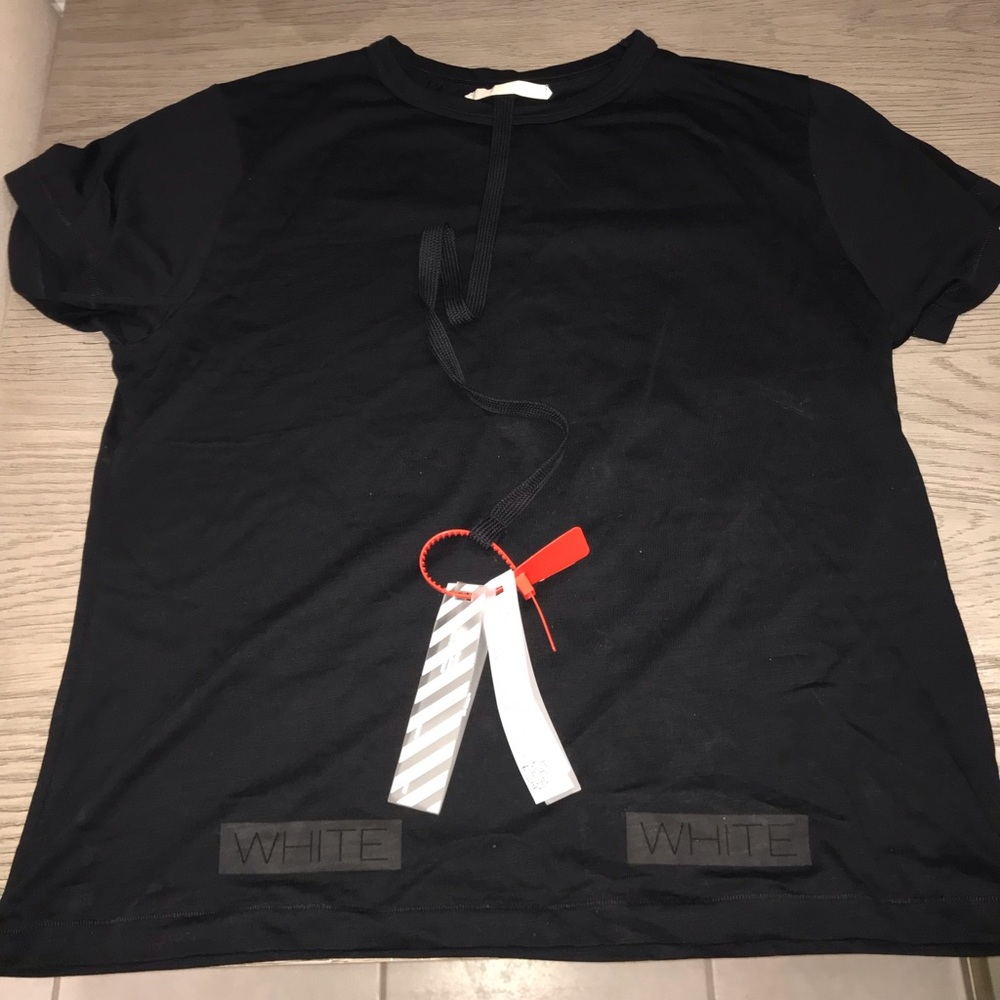 Off white T shirt Size Large new with tags